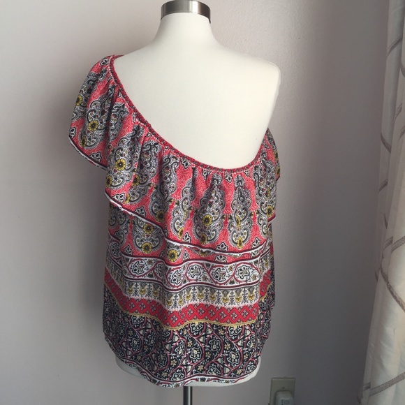 Lily Black Ruffle One Shoulder Floral Top Size XL - Picture 3 of 8